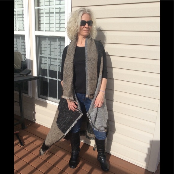 LAST ONE ๐ค HP ๐ค Express Oversized Sweater Vest - Picture 3 of 8